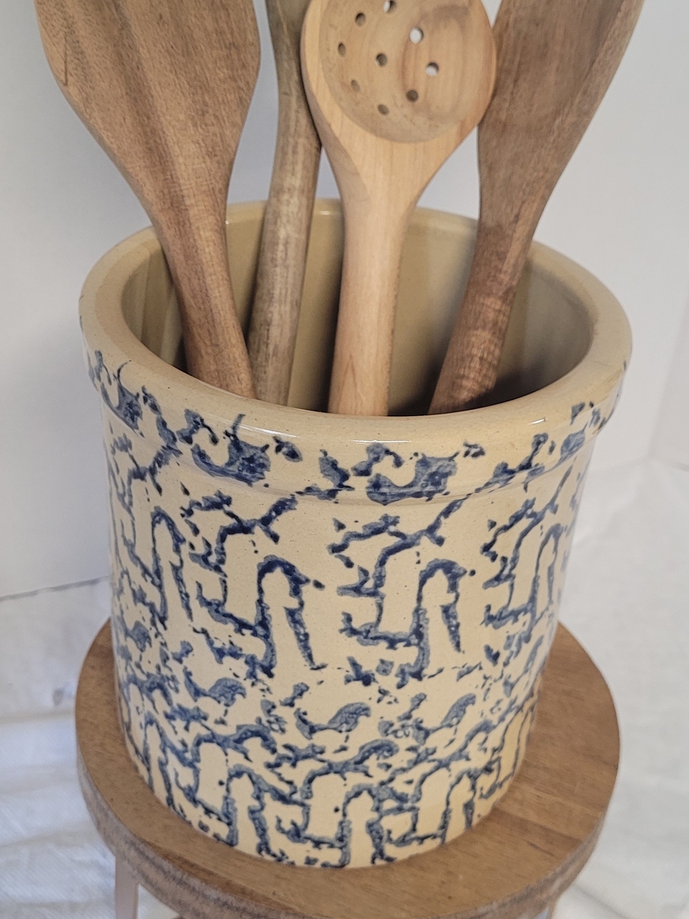 Robinson-Ransbottom Blue-on-Cream Ceramic Utensil Crock